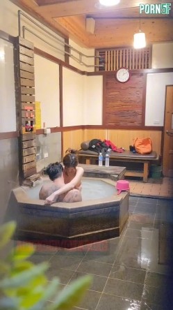 情侣私人温泉旅馆被工作人员暗藏摄像头偷拍传网络,受害女崩溃大哭 截图10