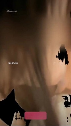 顶级淫妻【Solitaire】，挑战不穿内衣上班，被同事发现老公就惩罚我让同事操，老公在一旁观战 截图12