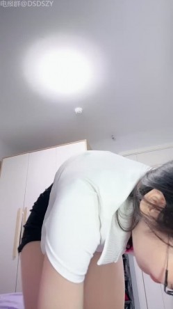 【湿湿】绝顶长腿骚母狗 狗链舔内裤高跟鞋插逼 截图6