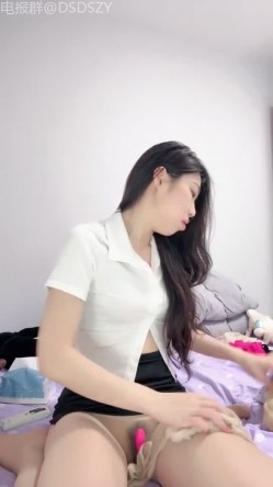 【湿湿】绝顶长腿骚母狗 狗链舔内裤高跟鞋插逼 截图12