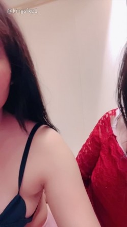 新人姐妹花 00后美女【表妹想吃】坚实奶子 极品好身材 奶子坚挺 苗条翘臀 道具互插自慰 截图3