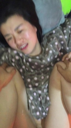 【精品】独家泄密流出系列19 河北人妻家中自拍 迷奸女同事 真实良家的私密性生活 生活照艳照对比 极品反差婊收藏版 截图9