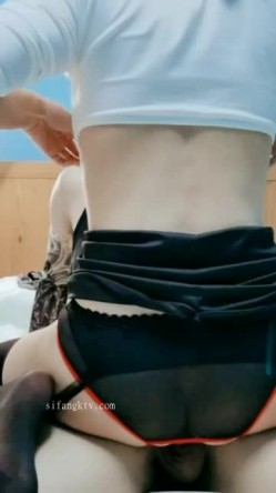 “啊~顶死了~插死我了”对话刺激，很能淫叫的极品人妻少妇【骚逼爱丽丝】性爱自拍，吞精无毛美臀无套各种输出白浆泛滥，撸管必备 截图15