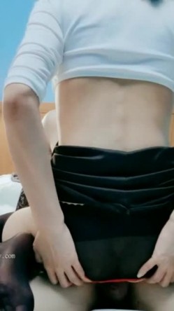“啊~顶死了~插死我了”对话刺激，很能淫叫的极品人妻少妇【骚逼爱丽丝】性爱自拍，吞精无毛美臀无套各种输出白浆泛滥，撸管必备 截图16