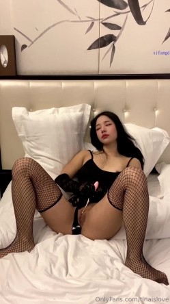 顶级健身网红，高颜白富美【tinaislove】下海沦为财阀母狗，各种调教3P，完全露脸 截图13