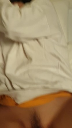 小情侣自拍流出 高颜值魔鬼身材妹子调教 清纯的外表掩饰不了内心的淫荡 截图1