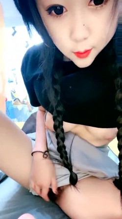 萝莉女神-和男友专职艹逼，连搞两炮，坐骑，后入，前插，体力消耗巨大，完了吃肉补充能量！ 截图2