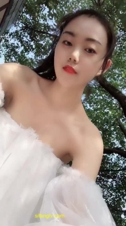 曾经火爆全网的私圈土豪定制高颜值大二露脸美女吴x晶学校宿舍紫薇露出 截图8