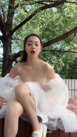 曾经火爆全网的私圈土豪定制高颜值大二露脸美女吴x晶学校宿舍紫薇露出 截图14