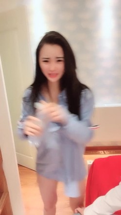 【火爆推荐 ️楚楚可怜】七彩女神『哥哥我卖身还账』 明星气质范女孩太骚 无套内射粉穴叫不止 截图5