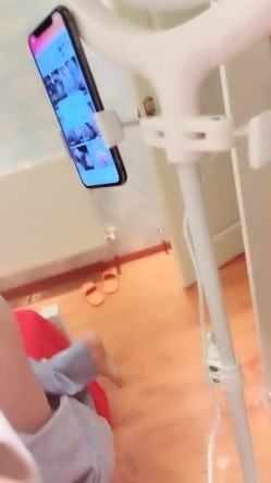 【火爆推荐 ️楚楚可怜】七彩女神『哥哥我卖身还账』 明星气质范女孩太骚 无套内射粉穴叫不止 截图7