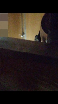 牛人手持身藏暗格偷拍 各种漂亮美女尿尿(三) 截图12