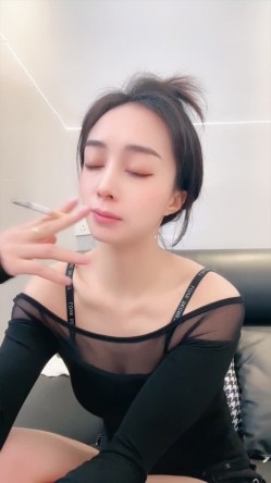 淫荡美女老师【老师湿透了】全程高然 被操内射了 后入+内射 口爆 疯狂自慰 截图4