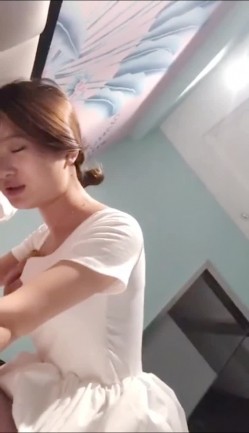 极品露脸反差母狗福利大合集 截图2