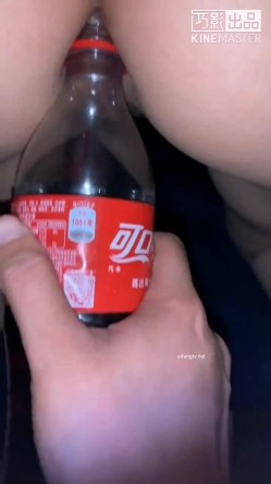 字母圈牛逼大神露脸极限调教阴环骚母狗太能整活了肛门塞枣可乐灌肠夹舌吃精喝尿辣椒自慰干完B洞干屁眼爆粗口 截图4