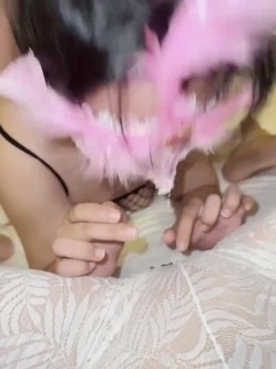 字母猎奇必备！极度SM重口，舞蹈生姐姐【依然】各种花样玩法，暴力异物扩张3P女女露出喝尿 截图4