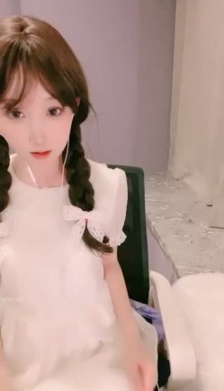 小甜饱饱 超美仙气校花，【闻闻酱】，纯欲系天使脸孔，反差淫荡母狗，跪地吃鸡，无套，小逼逼糟了老罪，要被操肿了 截图2