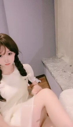 小甜饱饱 超美仙气校花，【闻闻酱】，纯欲系天使脸孔，反差淫荡母狗，跪地吃鸡，无套，小逼逼糟了老罪，要被操肿了 截图10