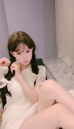 小甜饱饱 超美仙气校花，【闻闻酱】，纯欲系天使脸孔，反差淫荡母狗，跪地吃鸡，无套，小逼逼糟了老罪，要被操肿了 截图11