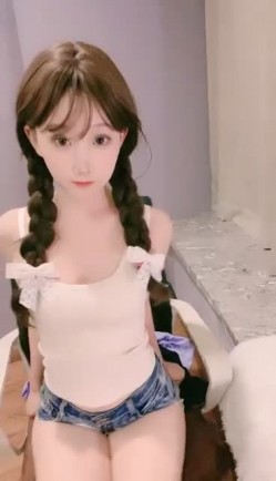 小甜饱饱 超美仙气校花，【闻闻酱】，纯欲系天使脸孔，反差淫荡母狗，跪地吃鸡，无套，小逼逼糟了老罪，要被操肿了 截图15