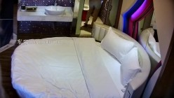 《黑客破解》中年大叔酒店和美女下属酒店偷情 刚干了几分钟鸡巴就是死活怎么弄也硬不起来了 截图1