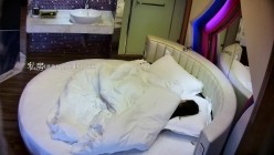 《黑客破解》中年大叔酒店和美女下属酒店偷情 刚干了几分钟鸡巴就是死活怎么弄也硬不起来了 截图2