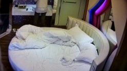 《黑客破解》中年大叔酒店和美女下属酒店偷情 刚干了几分钟鸡巴就是死活怎么弄也硬不起来了 截图14