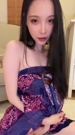 超美颜值明星孙禾颐最新福利-没想到还这么瘦奶子这么大，爽的一直高潮脸伸舌头，真的太淫荡了 截图1