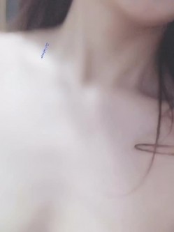 露脸才是王道！高颜长腿极品身材外围绿茶婊【琳琳子】福利~洗澡紫薇足交啪啪你的女神有钱人的母狗 截图1