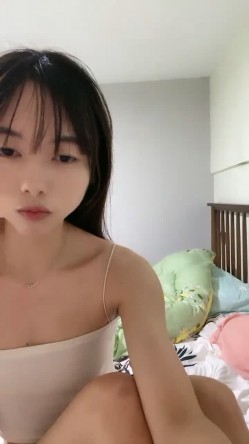 清纯系美少女刚下海！难得大尺度道具自慰！毛毛超多，振动棒磨蹭骚穴，流出水搞得好湿 截图2