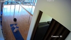 【极品稀缺 ️破解摄像头】钢管舞舞蹈室破解头偷拍 ️身材不错的小姐姐日常练功跳舞 适合高难度动作 截图6