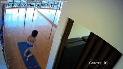 【极品稀缺 ️破解摄像头】钢管舞舞蹈室破解头偷拍 ️身材不错的小姐姐日常练功跳舞 适合高难度动作 截图8