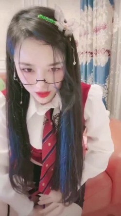 抖音小网红女神 稀有玩法 穿着牛仔裤户外喷尿 直播间上演喷泉 为什么她这么浪还这么多淫水 截图6
