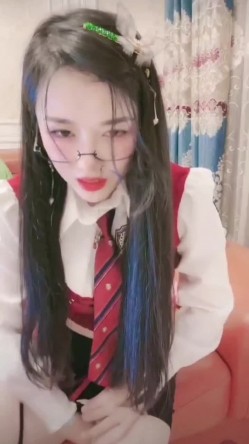 抖音小网红女神 稀有玩法 穿着牛仔裤户外喷尿 直播间上演喷泉 为什么她这么浪还这么多淫水 截图7
