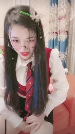 抖音小网红女神 稀有玩法 穿着牛仔裤户外喷尿 直播间上演喷泉 为什么她这么浪还这么多淫水 截图10