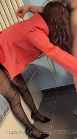 【绝版资源】超高气质华人腿模「女神丝丝」「sexy.coco」OF私拍 黑丝美腿蜂腰 截图2