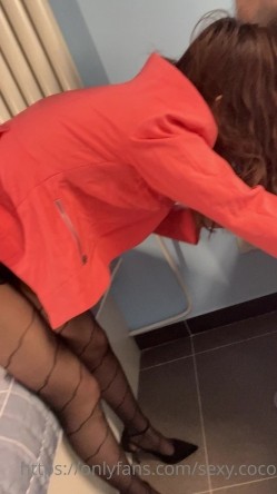 【绝版资源】超高气质华人腿模「女神丝丝」「sexy.coco」OF私拍 黑丝美腿蜂腰 截图4