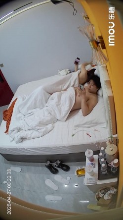 乐橙酒店稀有台偷拍清纯脸初恋发型学妹和男友酒店偷尝禁果 截图1
