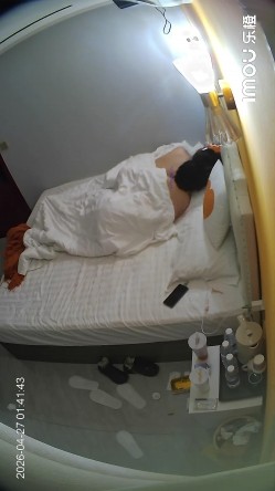 乐橙酒店稀有台偷拍清纯脸初恋发型学妹和男友酒店偷尝禁果 截图2
