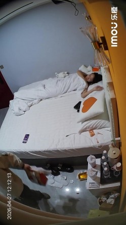 乐橙酒店稀有台偷拍清纯脸初恋发型学妹和男友酒店偷尝禁果 截图7