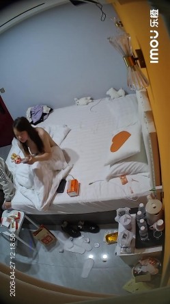乐橙酒店稀有台偷拍清纯脸初恋发型学妹和男友酒店偷尝禁果 截图8