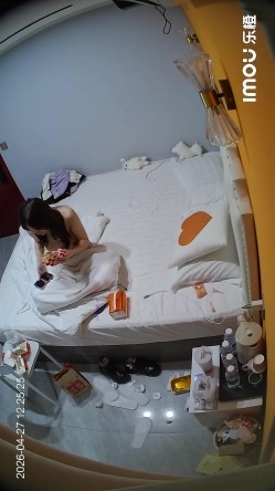 乐橙酒店稀有台偷拍清纯脸初恋发型学妹和男友酒店偷尝禁果 截图9