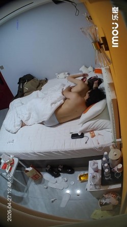 乐橙酒店稀有台偷拍清纯脸初恋发型学妹和男友酒店偷尝禁果 截图12