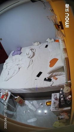 乐橙酒店稀有台偷拍清纯脸初恋发型学妹和男友酒店偷尝禁果 截图16