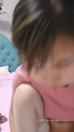 你De小宝贝 娇小的身体承载的巨大的任务按摩棒在小B里震动出一滴滴淫液！ 截图2