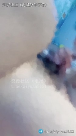 国内真实绿帽淫妻夫妇「济宁旺仔夫妻」她们接吻抠逼，让我给单男吃鸡吧，然后我竟然把他口射了，他前兆都没有直接射我嘴里了 截图1