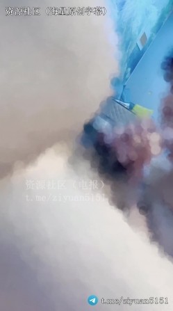 国内真实绿帽淫妻夫妇「济宁旺仔夫妻」她们接吻抠逼，让我给单男吃鸡吧，然后我竟然把他口射了，他前兆都没有直接射我嘴里了 截图2
