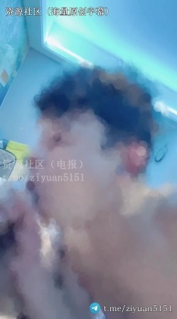 国内真实绿帽淫妻夫妇「济宁旺仔夫妻」她们接吻抠逼，让我给单男吃鸡吧，然后我竟然把他口射了，他前兆都没有直接射我嘴里了 截图16