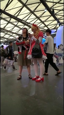 国产SAKURA漫展CD抄底偷拍高颜值Cos小姐姐系列 截图1