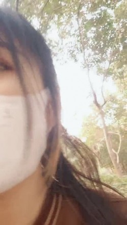【有奶水的小少妇】，农村小媳妇，留守在家寂寞了，跑到小树林里，挤奶水，抠骚逼，紧张刺激有趣 截图10